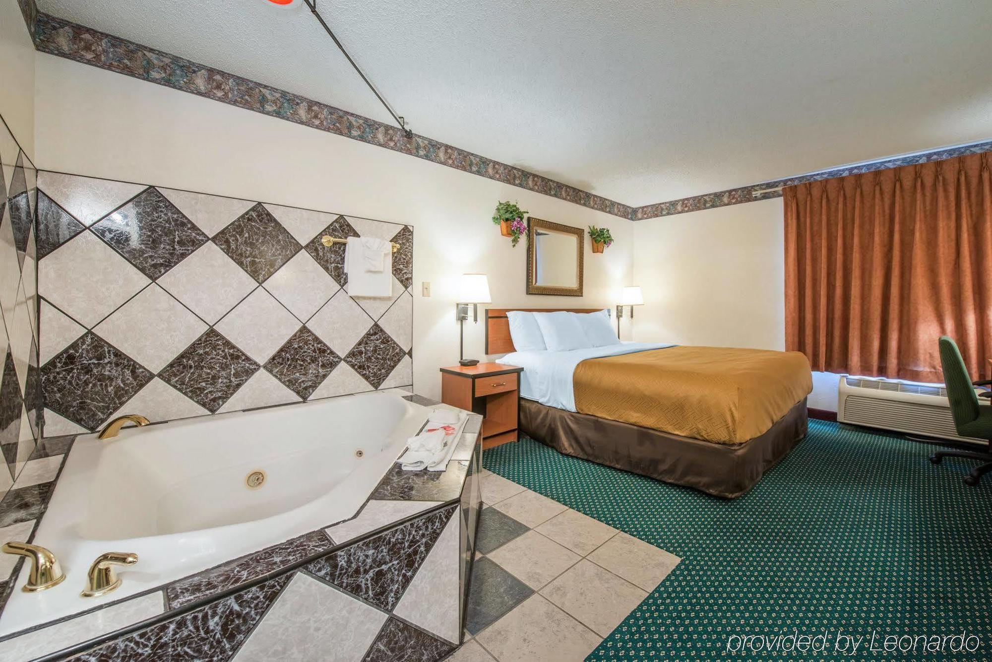 Econo Lodge Pueblo Exterior foto